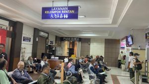 Samsat Manyar Surabaya sangat Ramai di Hari setelah hari libur kerja